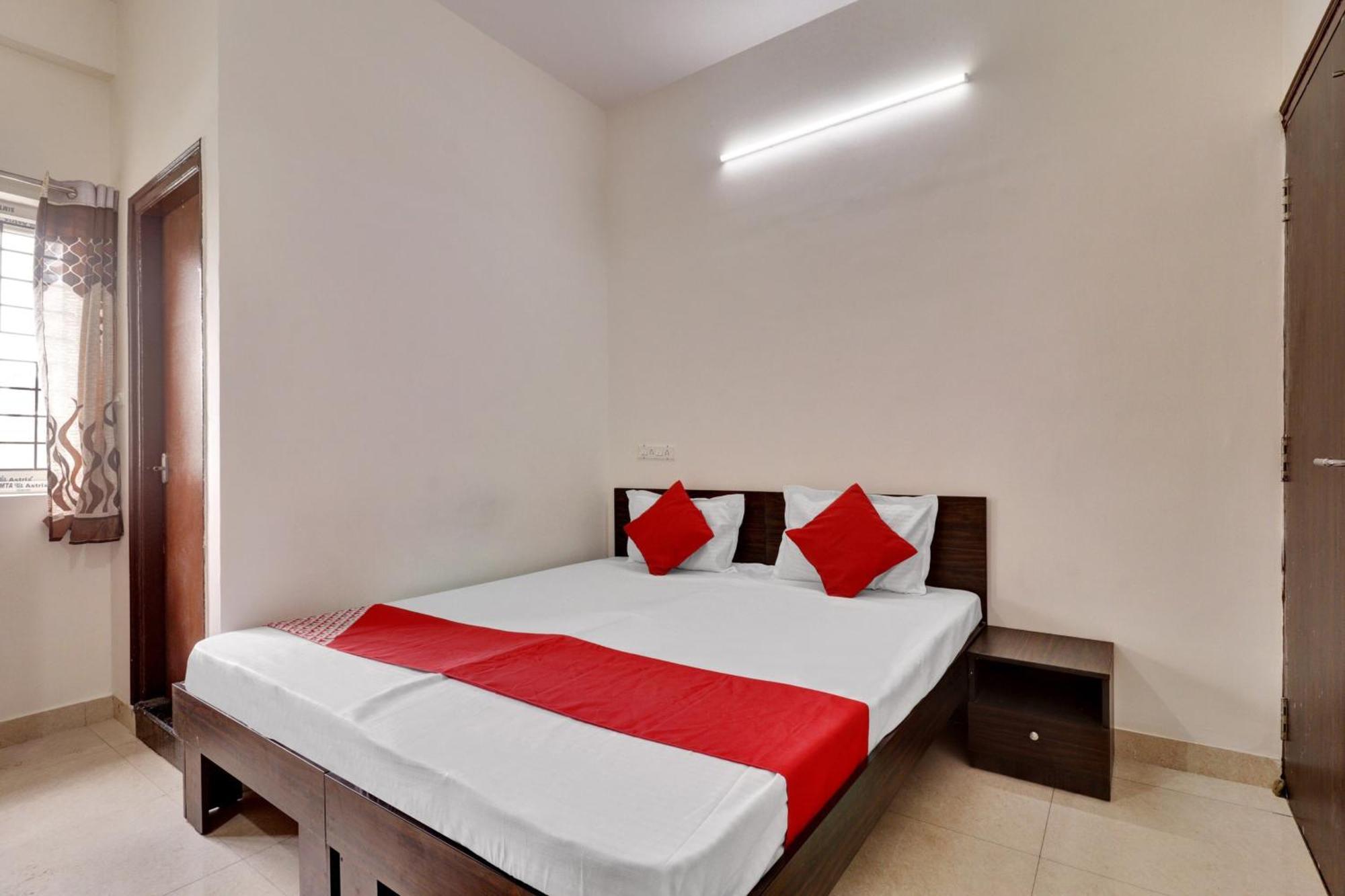 Hotel Millennium Comfort Бангалор Экстерьер фото