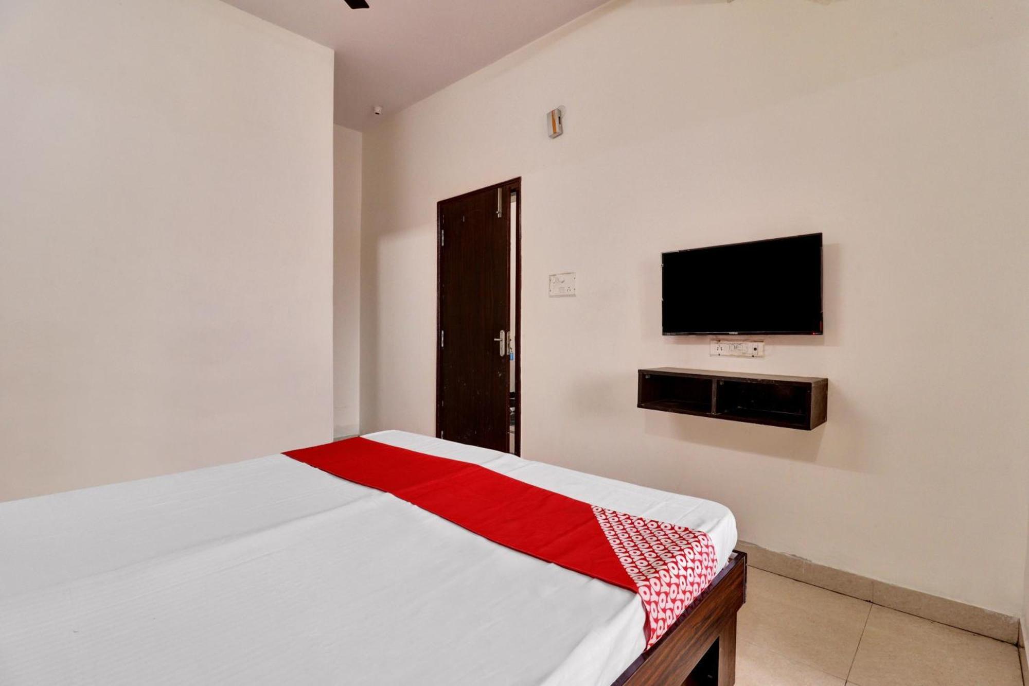 Hotel Millennium Comfort Бангалор Экстерьер фото