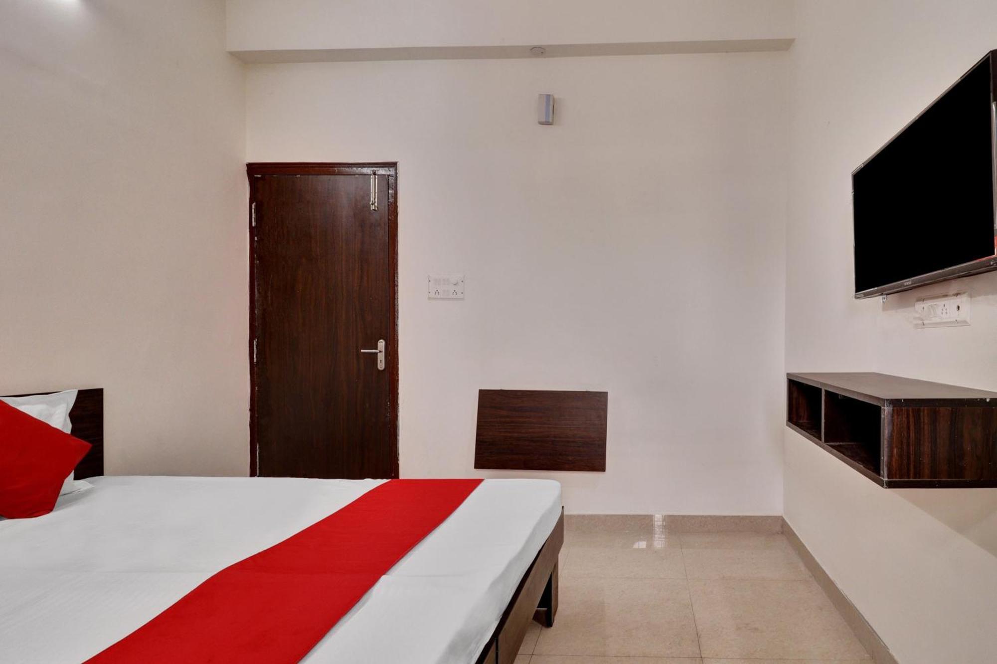 Hotel Millennium Comfort Бангалор Экстерьер фото
