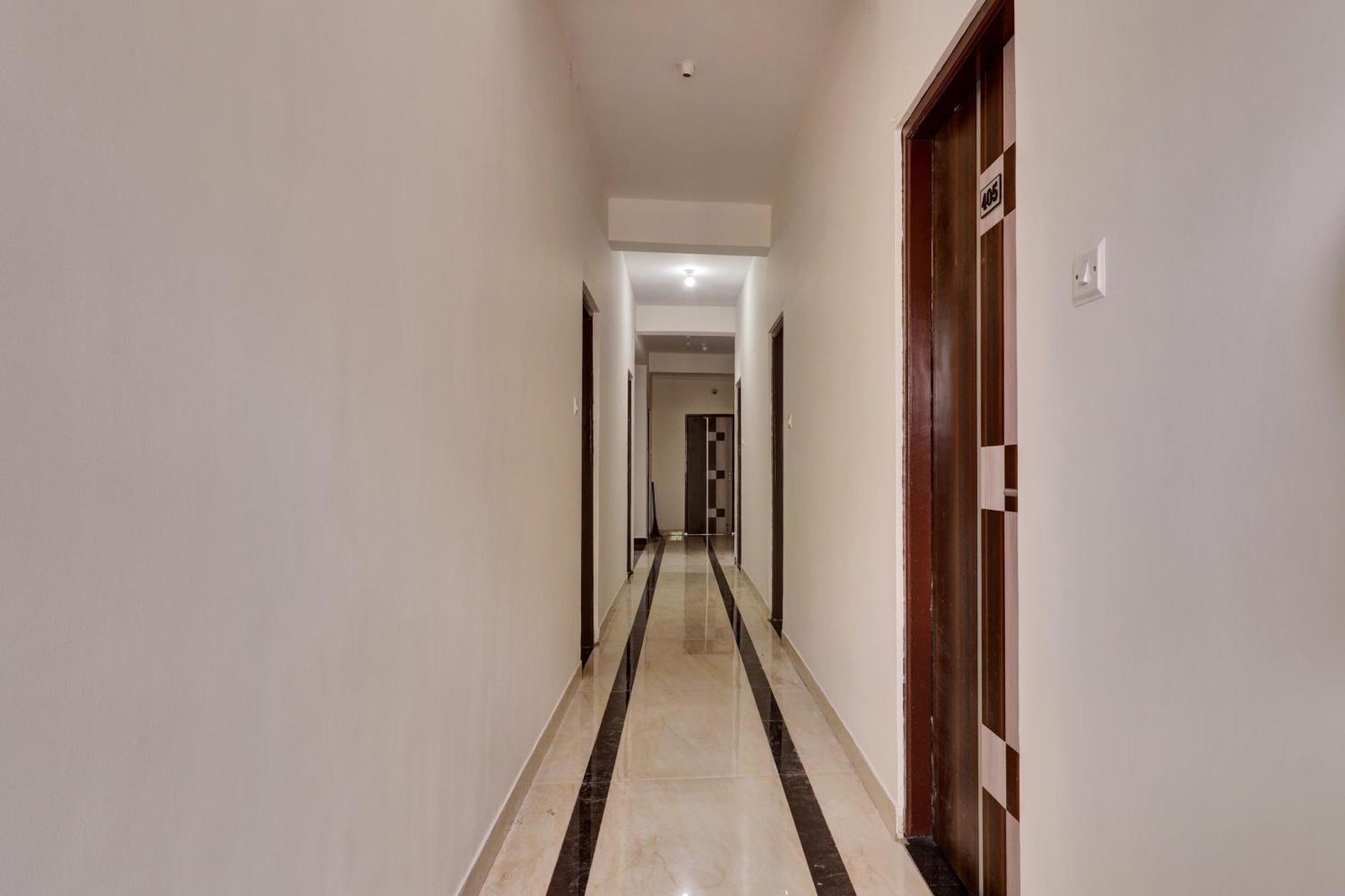 Hotel Millennium Comfort Бангалор Экстерьер фото