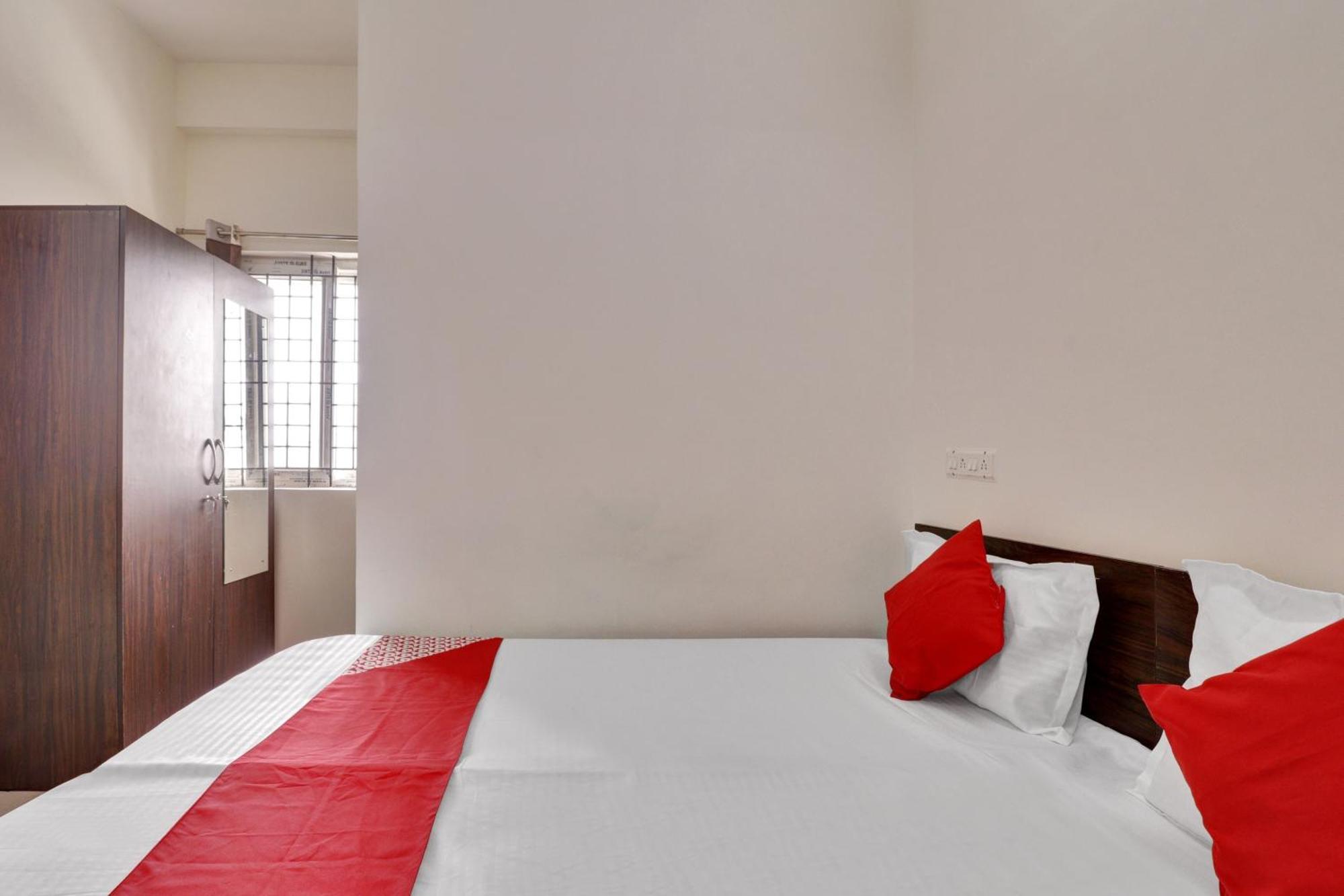 Hotel Millennium Comfort Бангалор Экстерьер фото