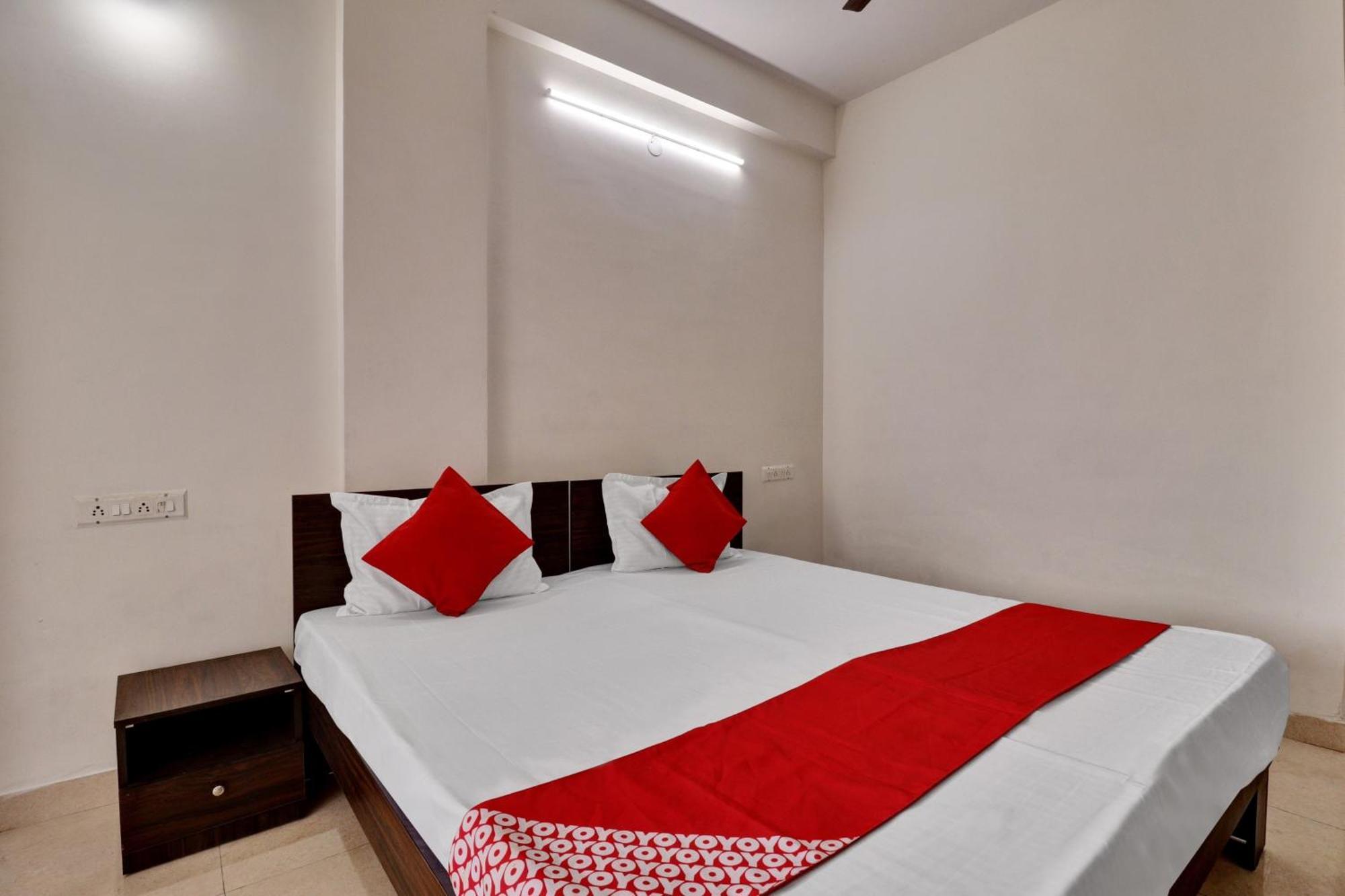 Hotel Millennium Comfort Бангалор Экстерьер фото