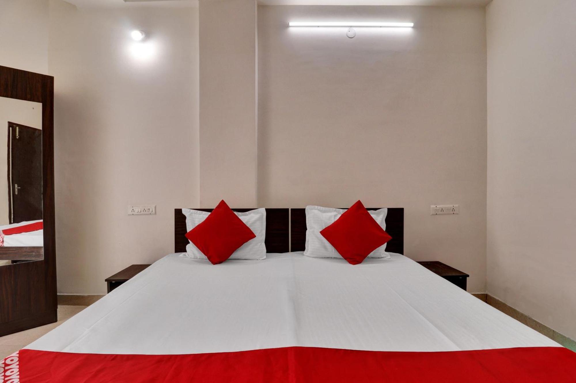 Hotel Millennium Comfort Бангалор Экстерьер фото