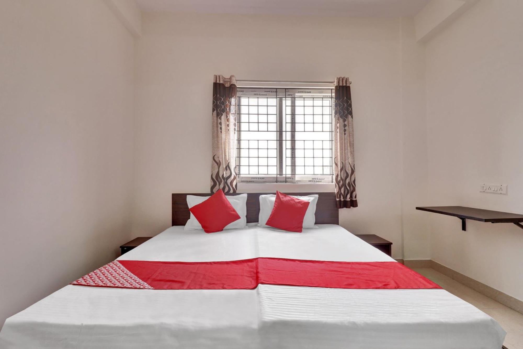 Hotel Millennium Comfort Бангалор Экстерьер фото