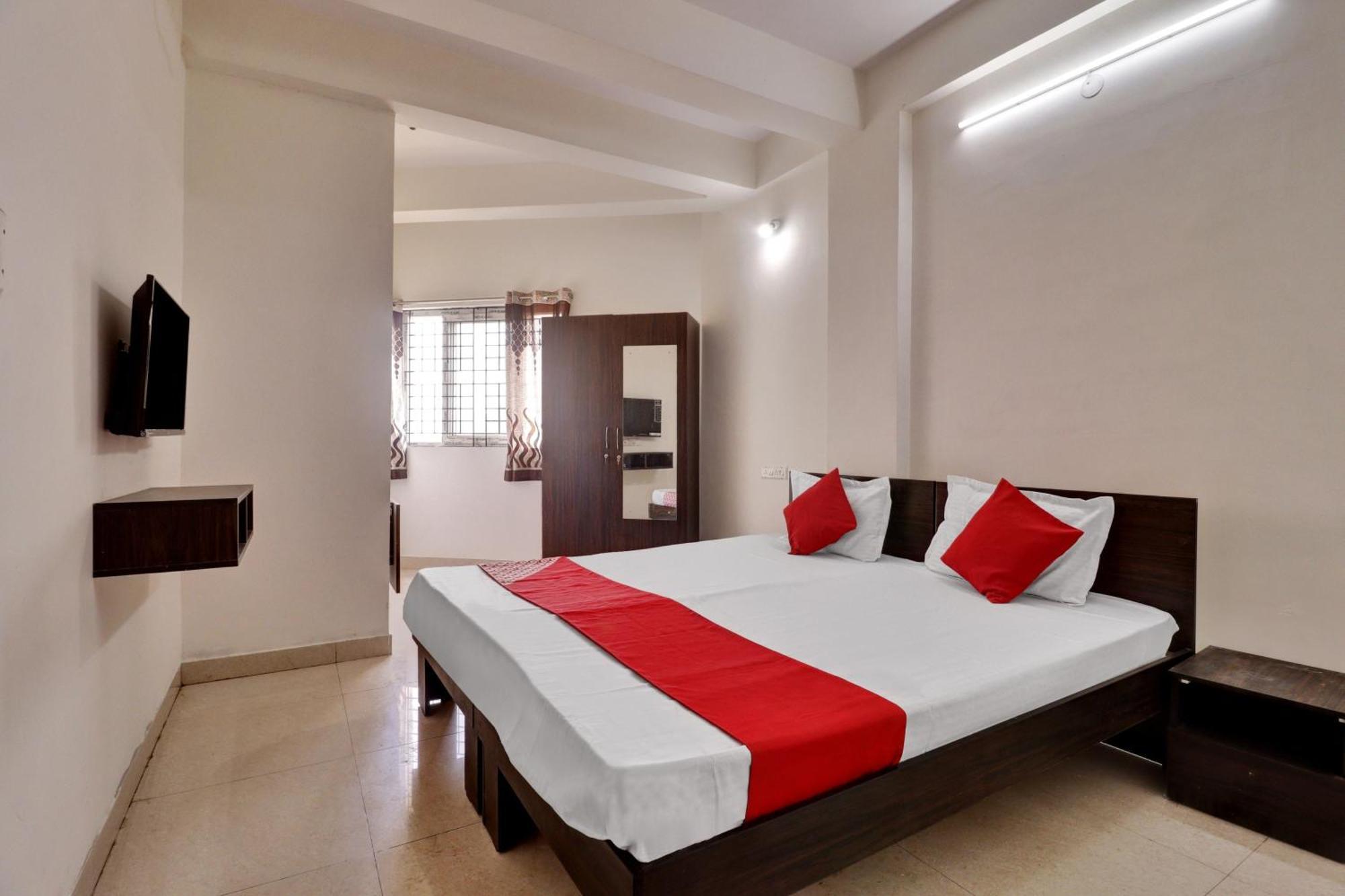 Hotel Millennium Comfort Бангалор Экстерьер фото